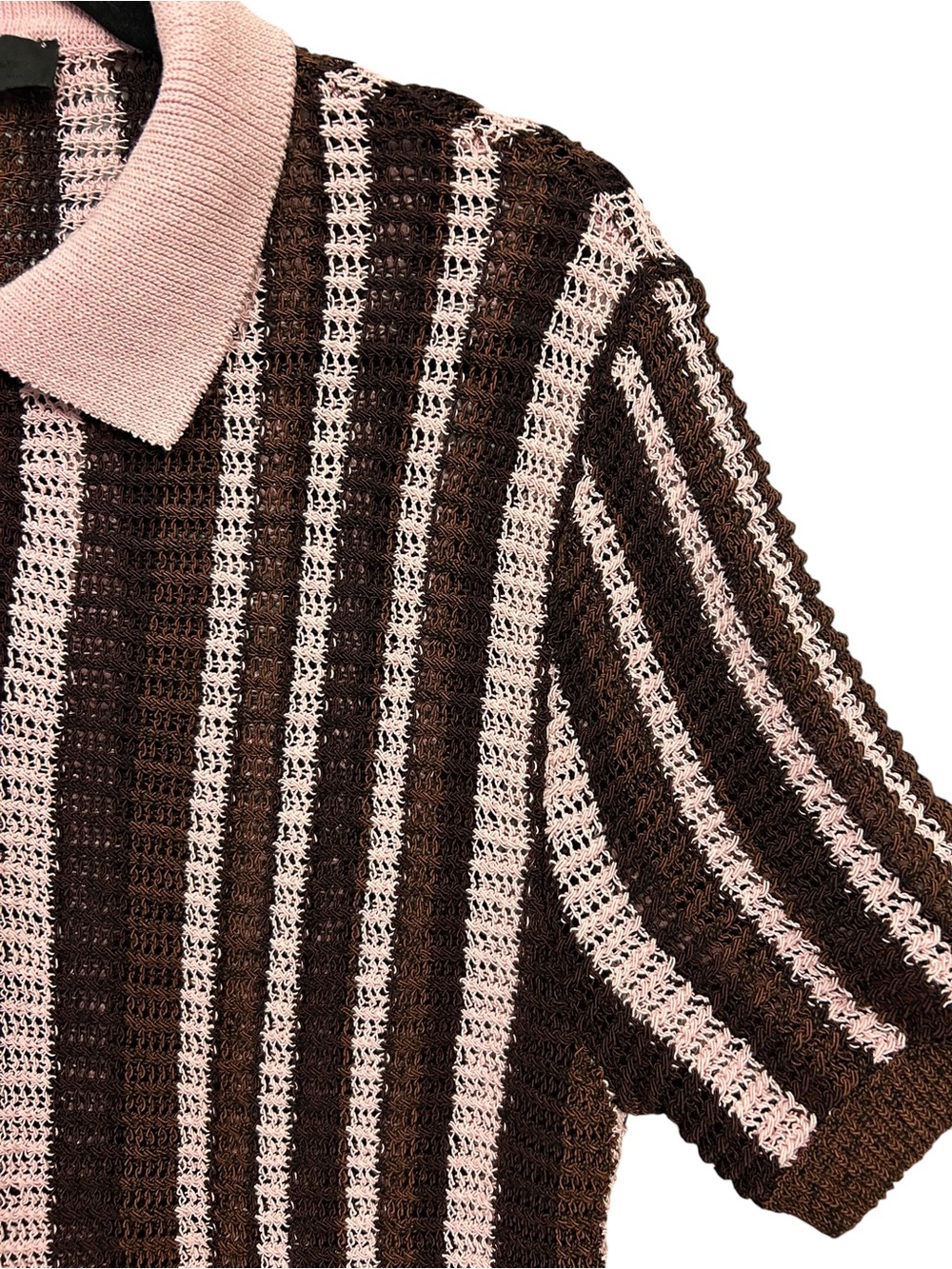 Zara polo shirt features a textured knit design and a button-up collar. - Picture 5 of 8